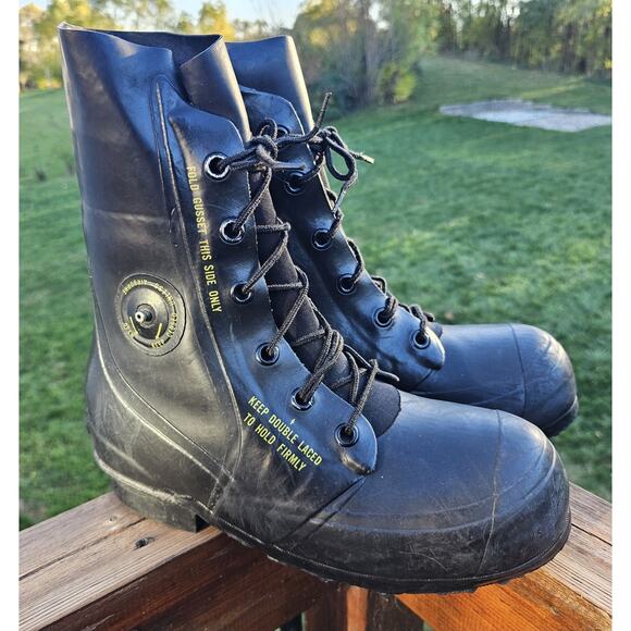 Bata Vtg US Military Extreme Cold Weather Mickey Mouse Boots Mens Sz 9N Narrow - Picture 1 of 7